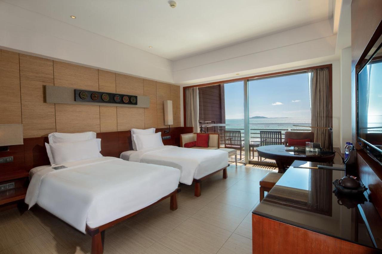 Pullman Oceanview Sanya Bay Resort & Spa Exterior foto